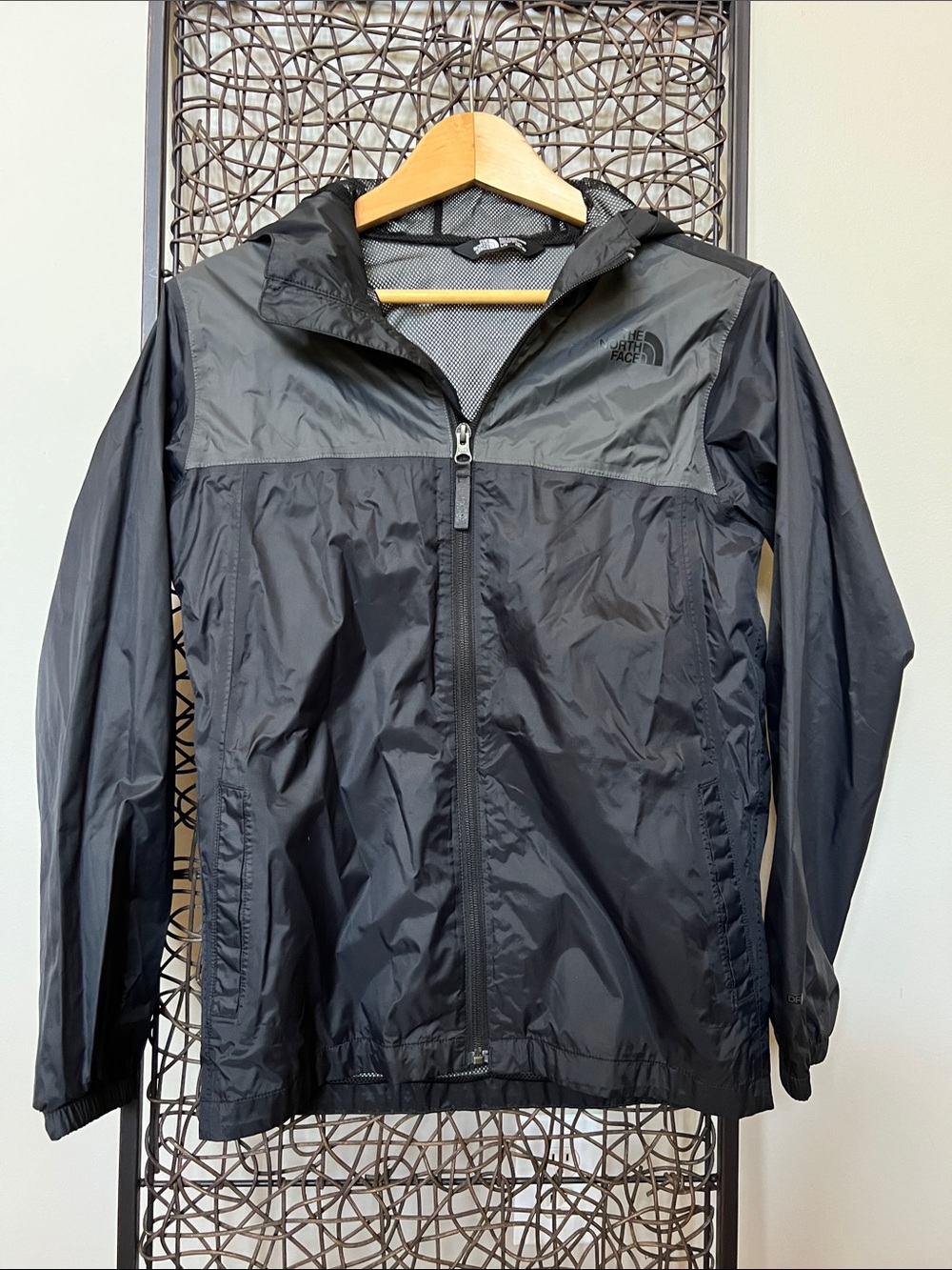 The North Face hooded rain wind jacket mesh-line full-zip grey black Boys L
